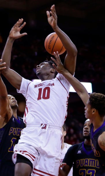 Hayes has 17, Wisconsin rolls over No. 16 Prairie View A&M